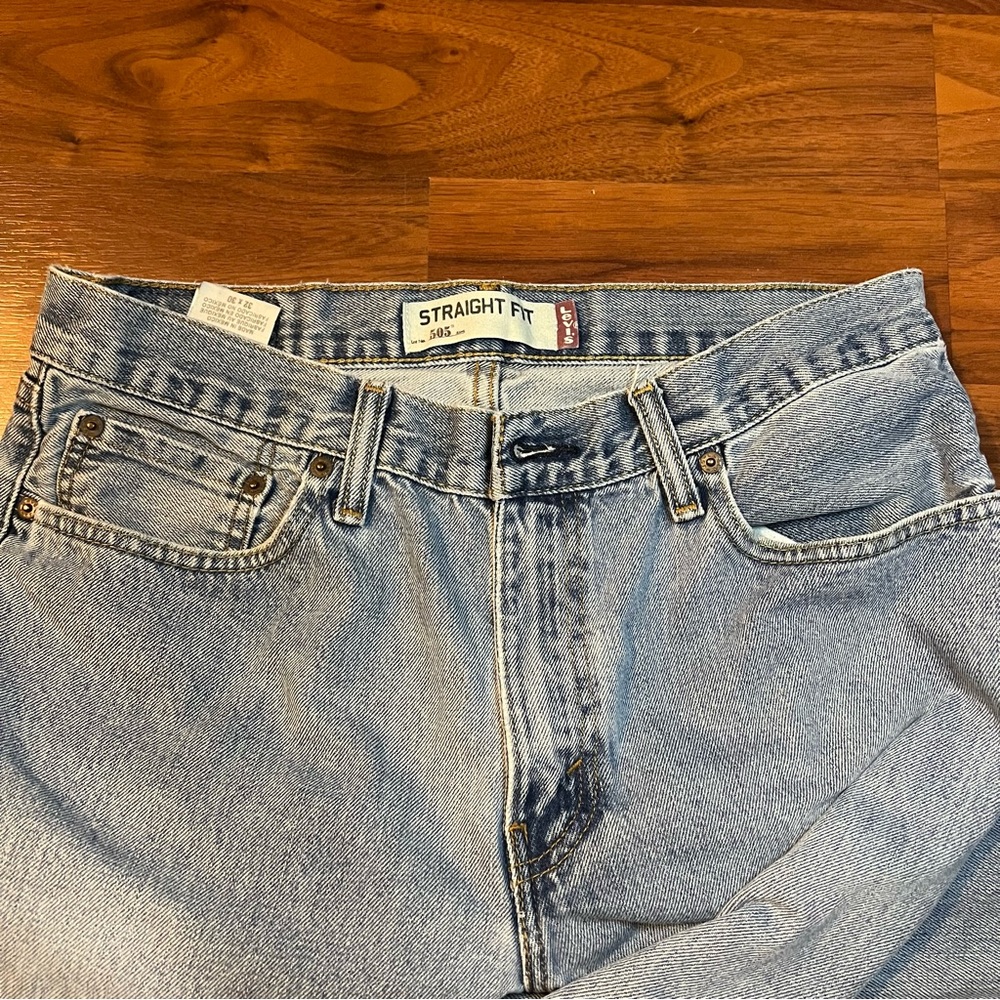 Levi's Classic Light Blue Straight Jeans - Picture 4 of 7